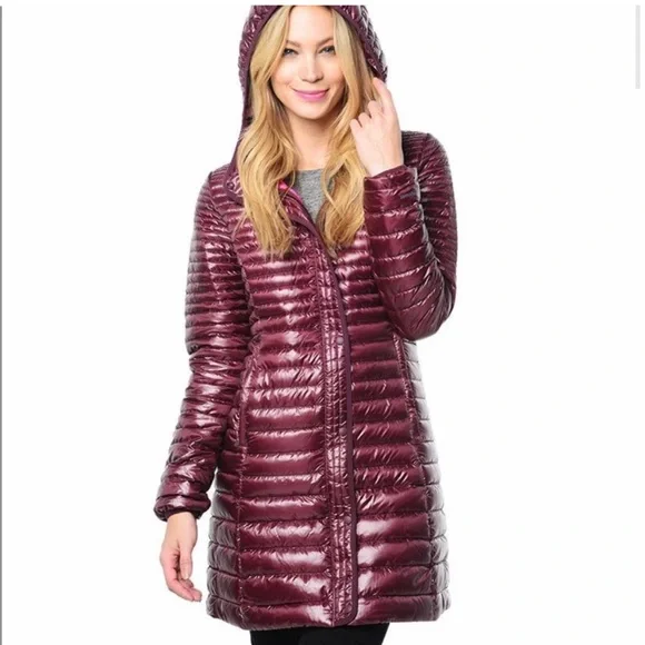 Patagonia Fiona long quilted down hooded jacket burgundy/dark current size small - Picture 3 of 11